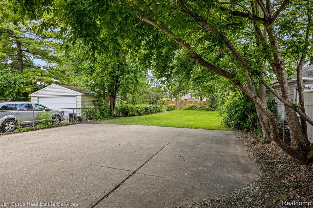 22911 Hayes Avenue Property Photo 4