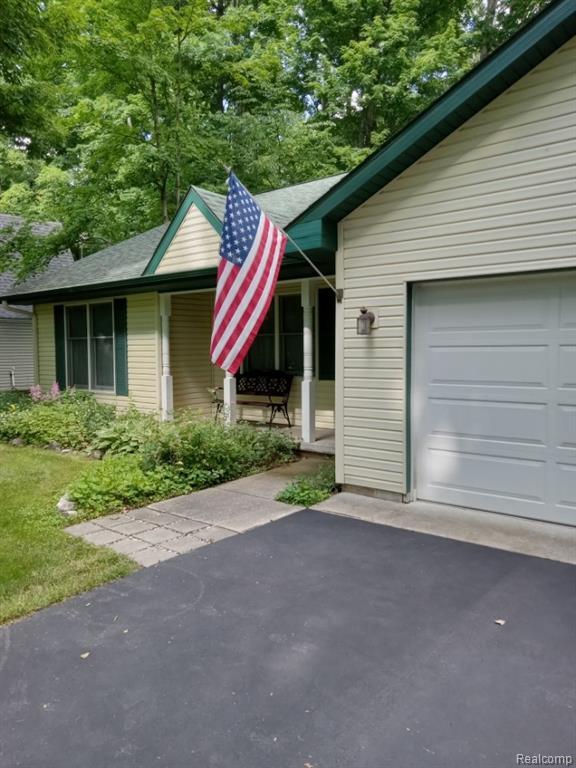 4405 S Hemlock Road Property Photo 2