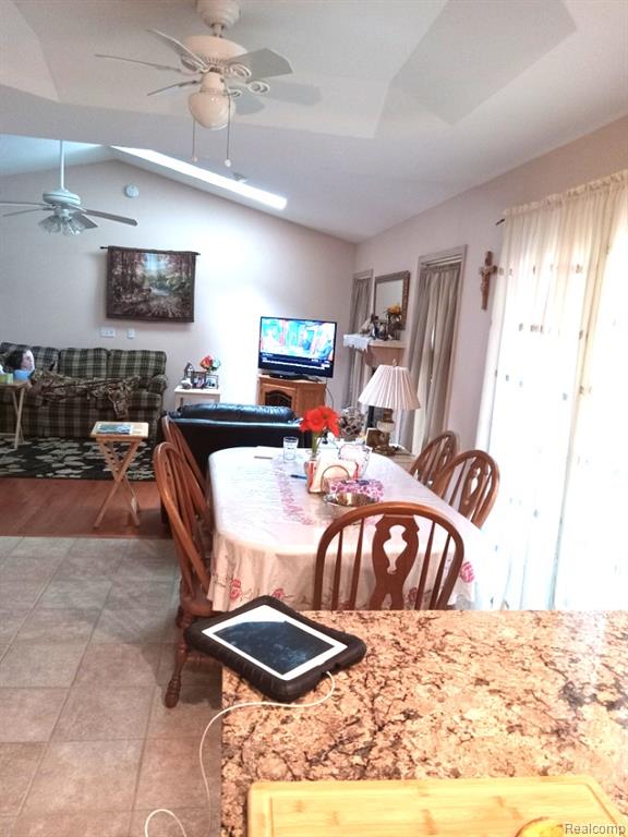 4405 S Hemlock Road Property Photo 4