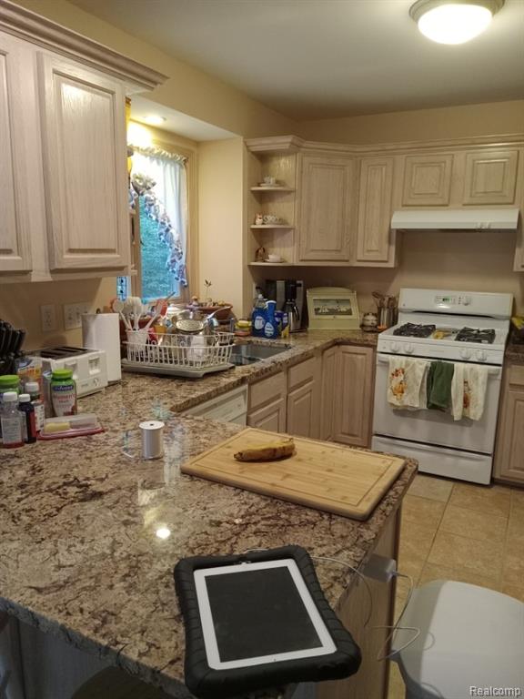 4405 S Hemlock Road Property Photo 5