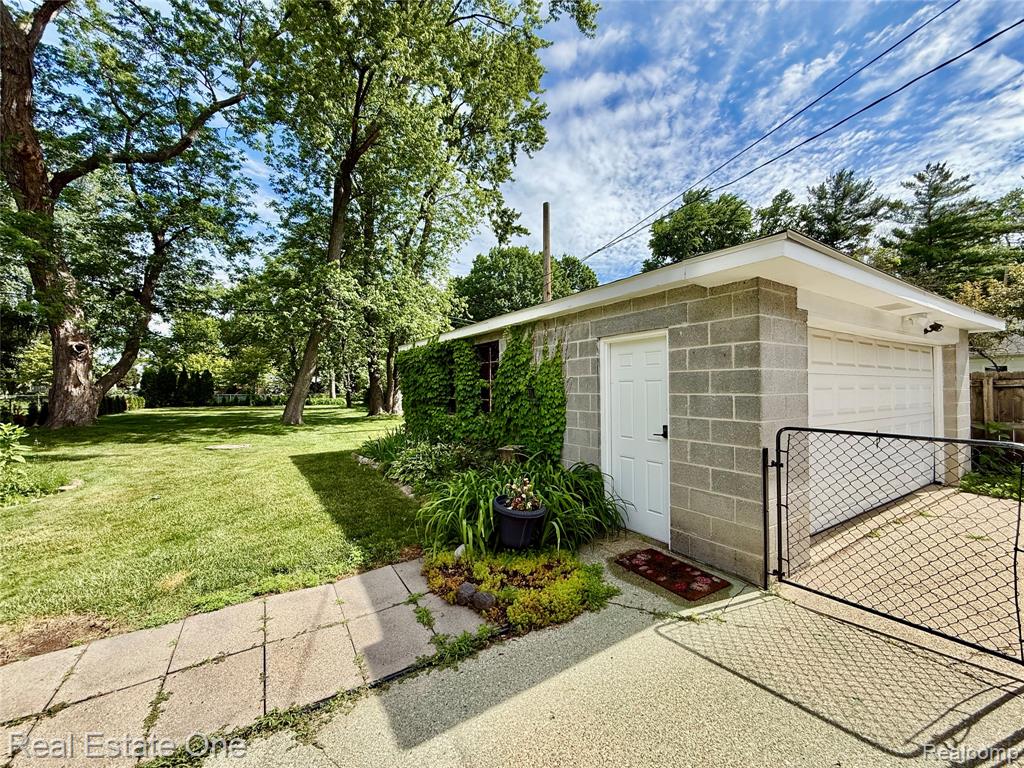 865 Grant Avenue Property Photo 3