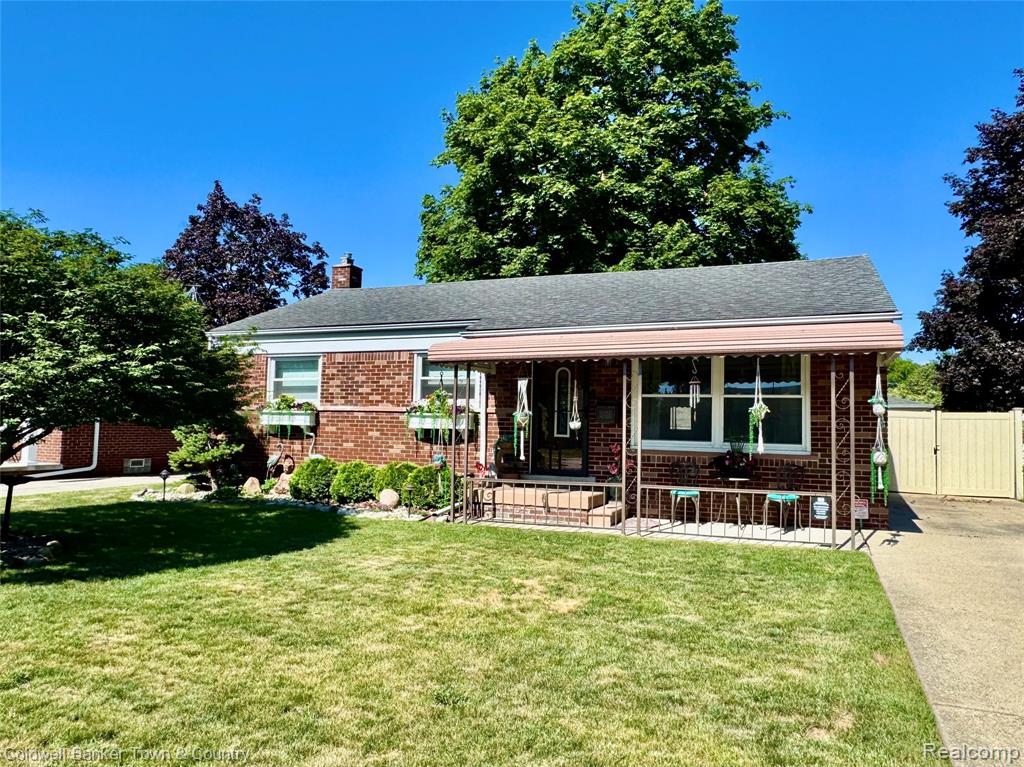 2470 Pinetree Drive Property Photo 1