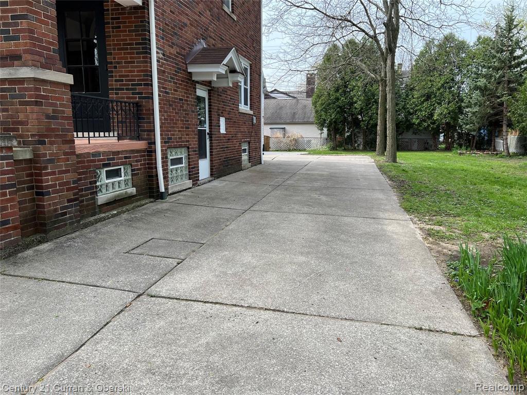 21507 Edna Street Property Photo 2