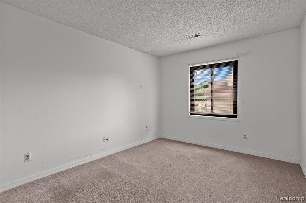 7147 Elmhurst Property Photo 10