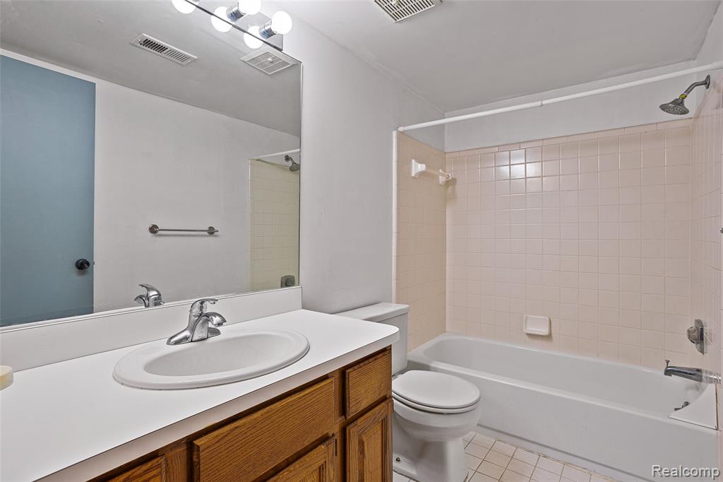 7147 Elmhurst Property Photo 13