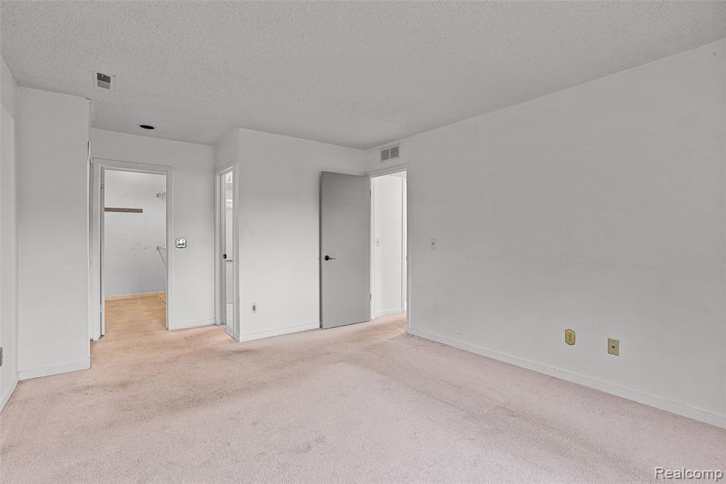 7147 Elmhurst Property Photo 14