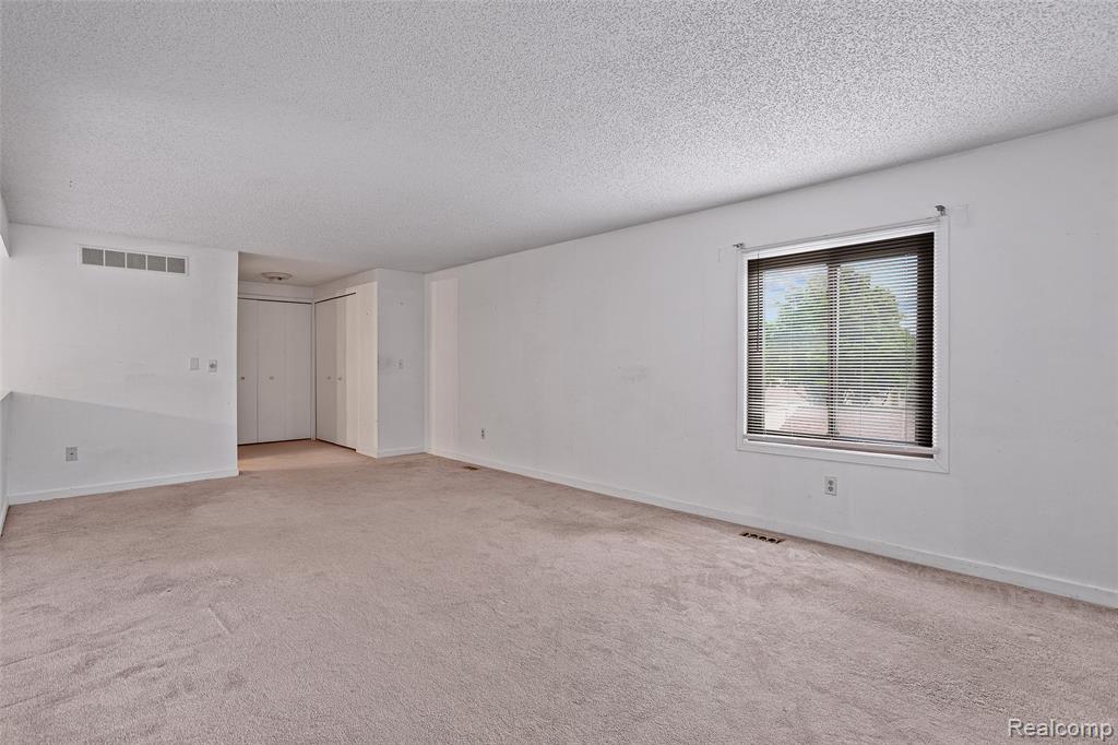 7147 Elmhurst Property Photo 16