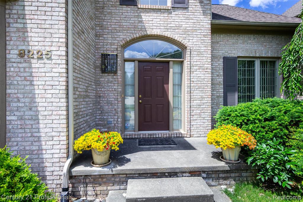 8225 Brookstone Lane Property Photo 4