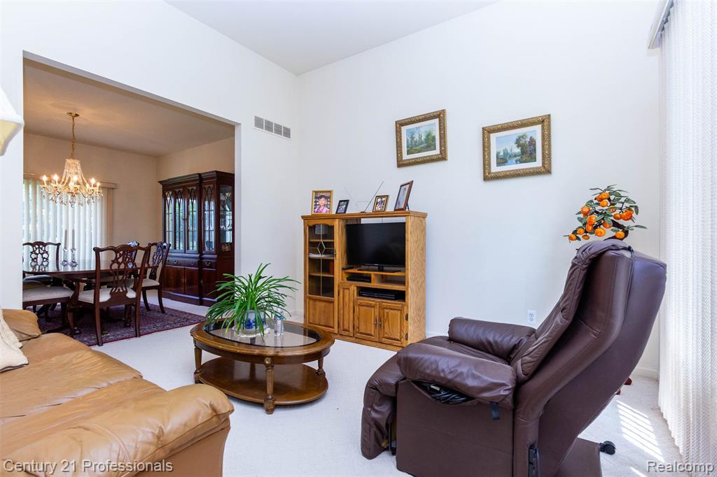 8225 Brookstone Lane Property Photo 6
