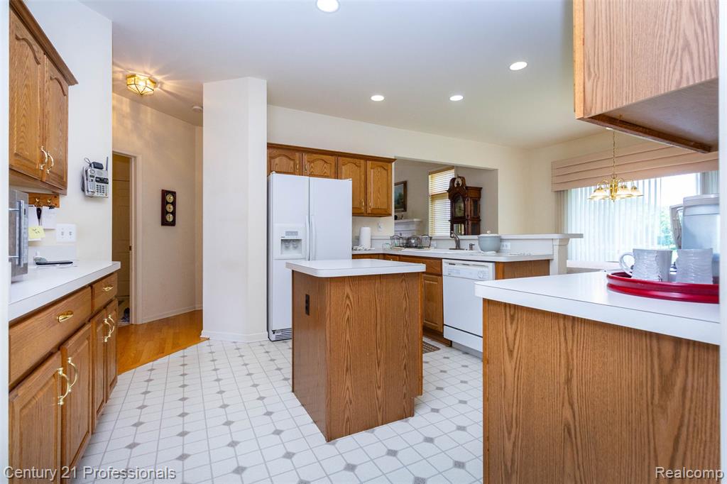 8225 Brookstone Lane Property Photo 9