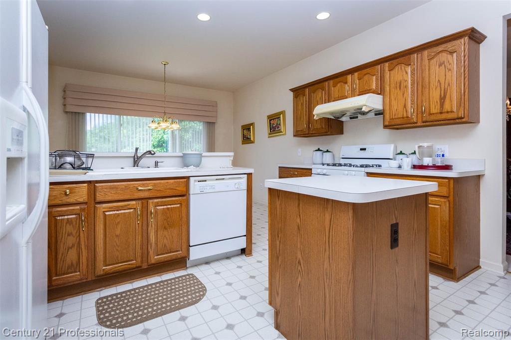 8225 Brookstone Lane Property Photo 10