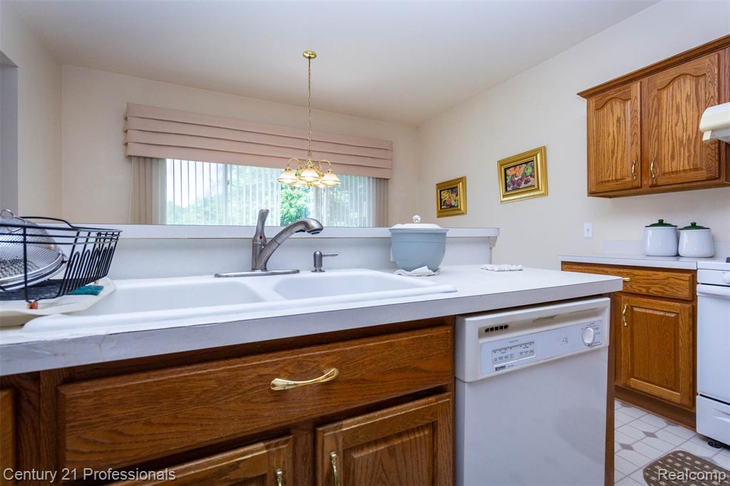 8225 Brookstone Lane Property Photo 11