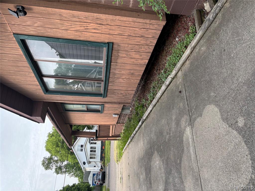 1122 Simcoe Avenue Property Photo 3