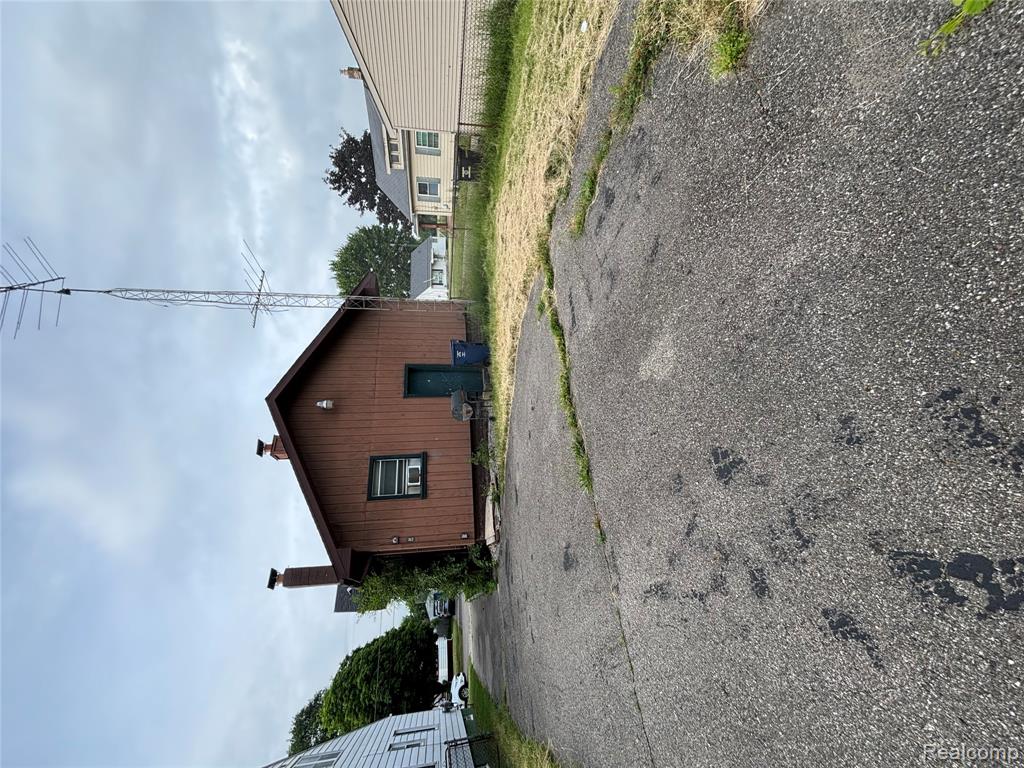 1122 Simcoe Avenue Property Photo 6
