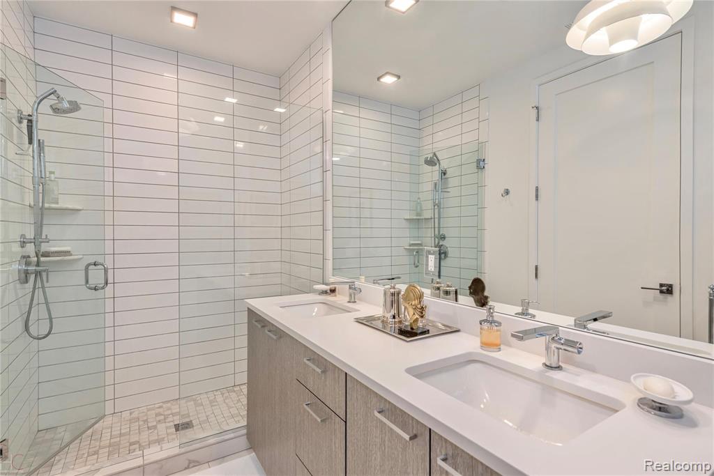 750 Forest Ave Property Photo 13