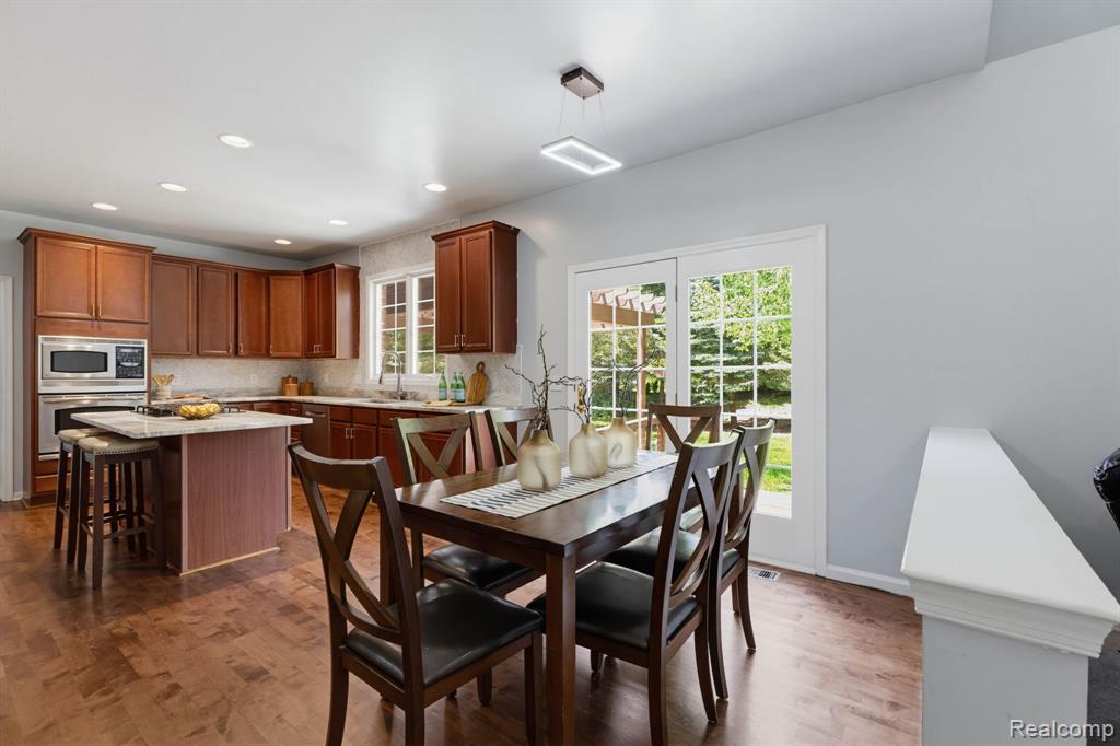 25035 Samoset Court Property Photo 16