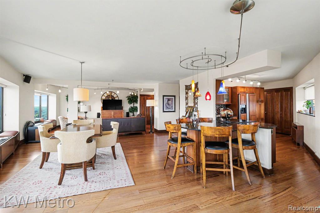 5000 Town Center Property Photo 7