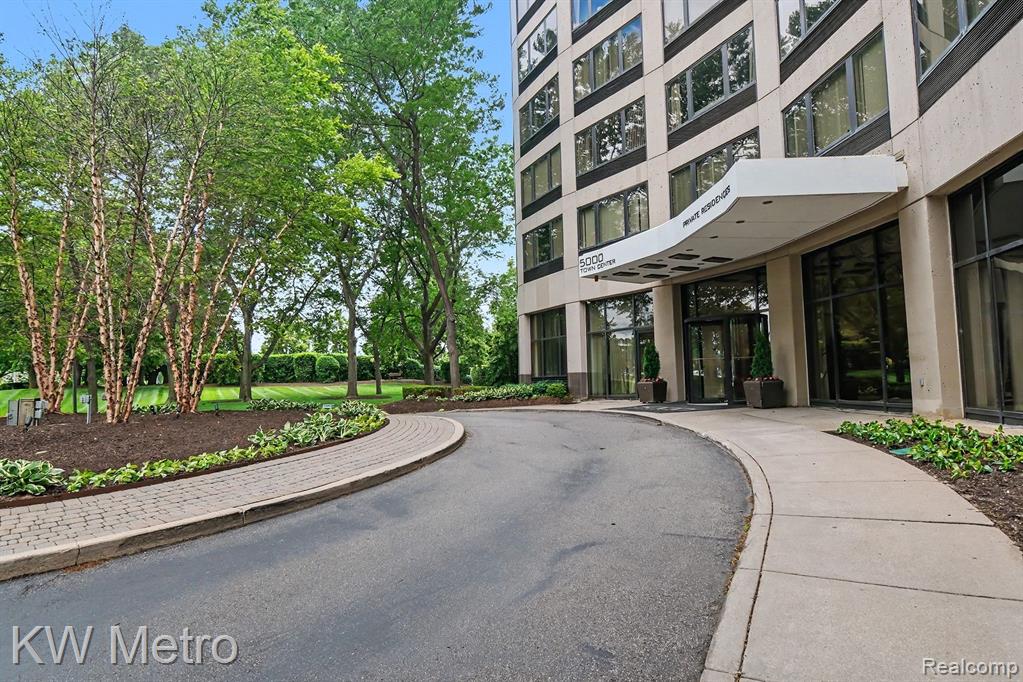 5000 Town Center Property Photo 18