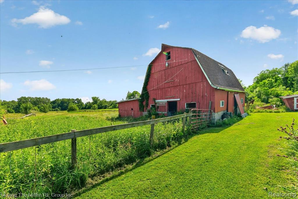 6390 Brookville Road Property Photo 17