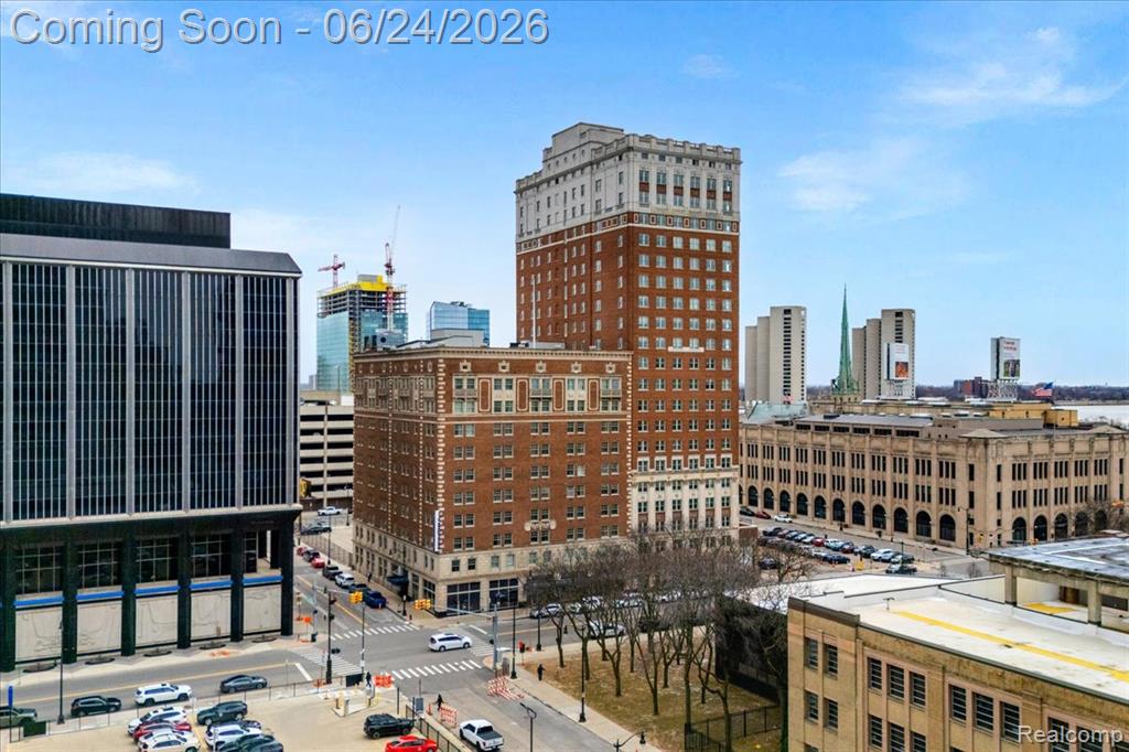 525 W LAFAYETTE Boulevard Property Photo 1