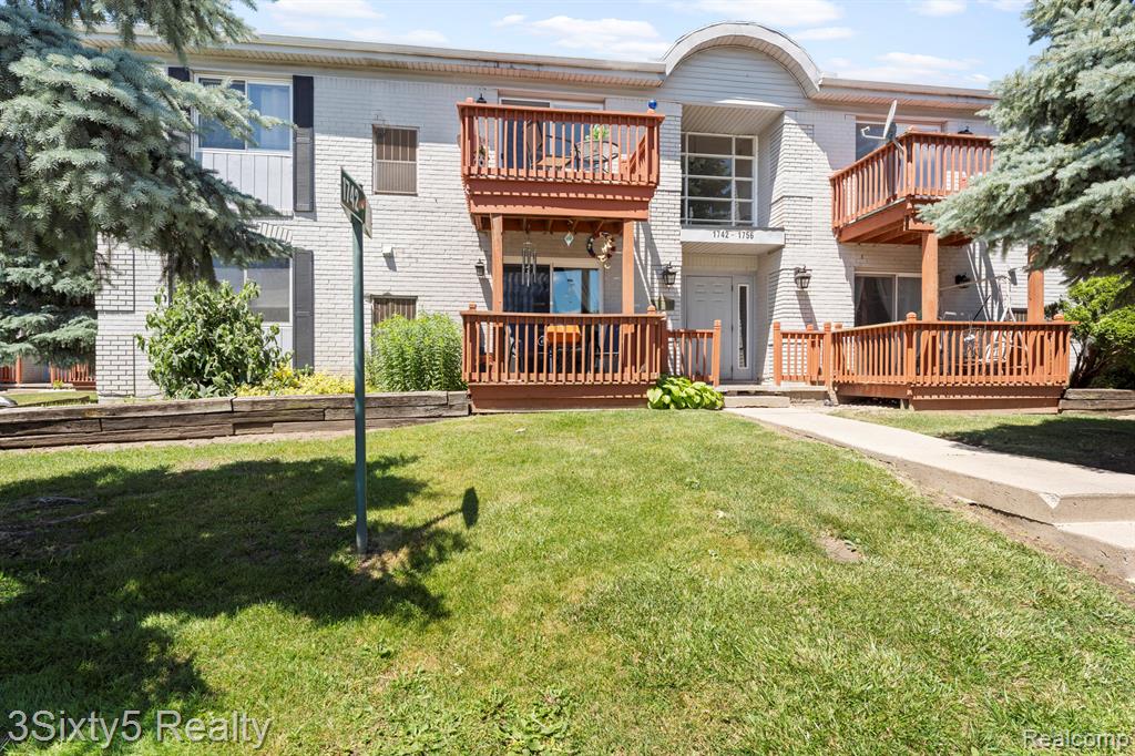 1754 Fort Street Property Photo 1