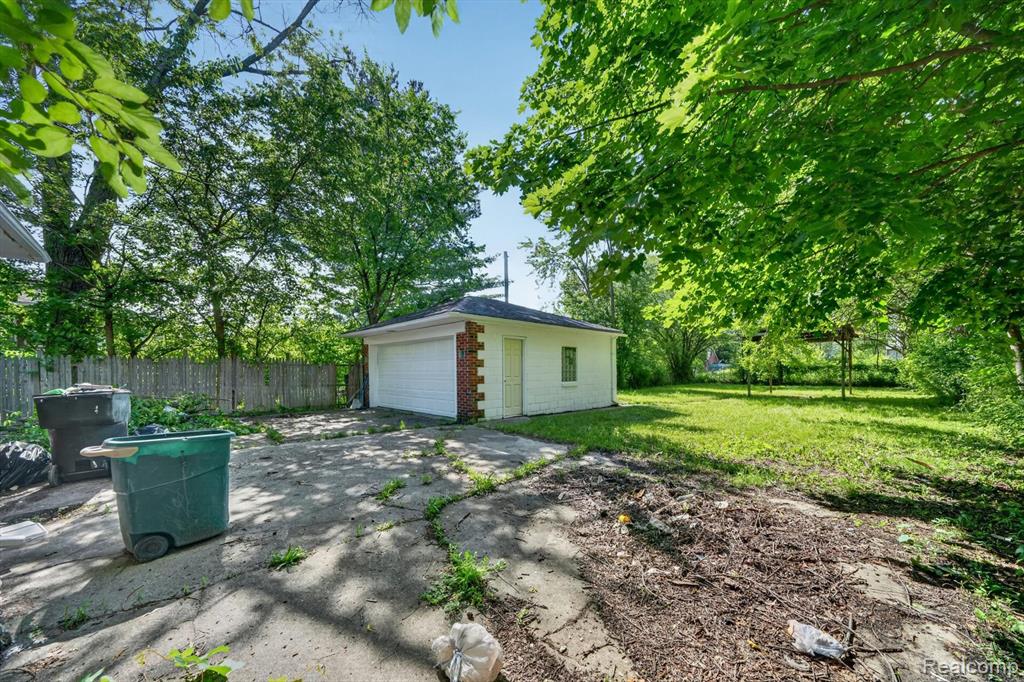 15024 Coram Street Property Photo 27