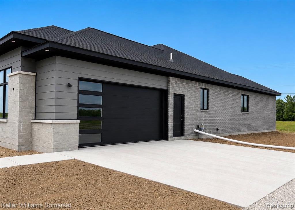 7085 Dryden Road Property Photo 4