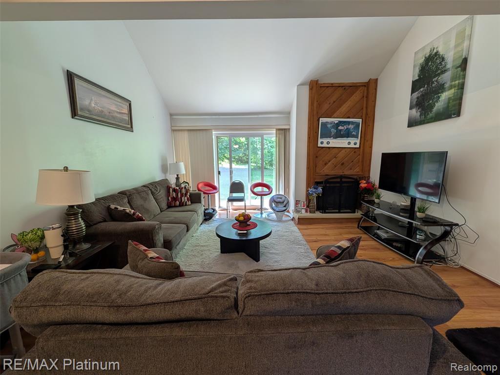 2085 Fox Hollow Drive Property Photo 3