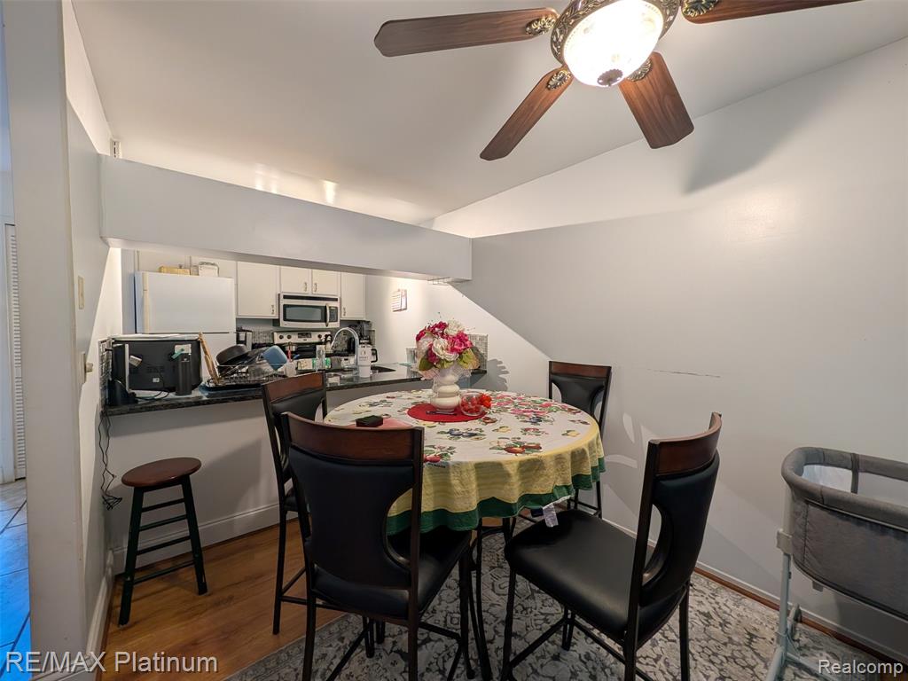 2085 Fox Hollow Drive Property Photo 4