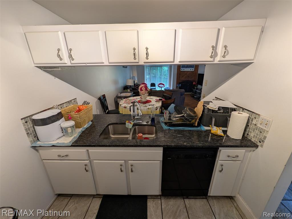 2085 Fox Hollow Drive Property Photo 6