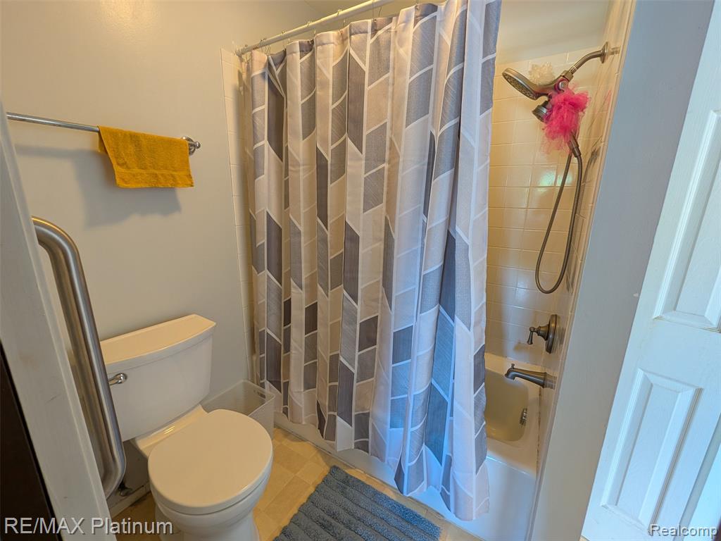 2085 Fox Hollow Drive Property Photo 11