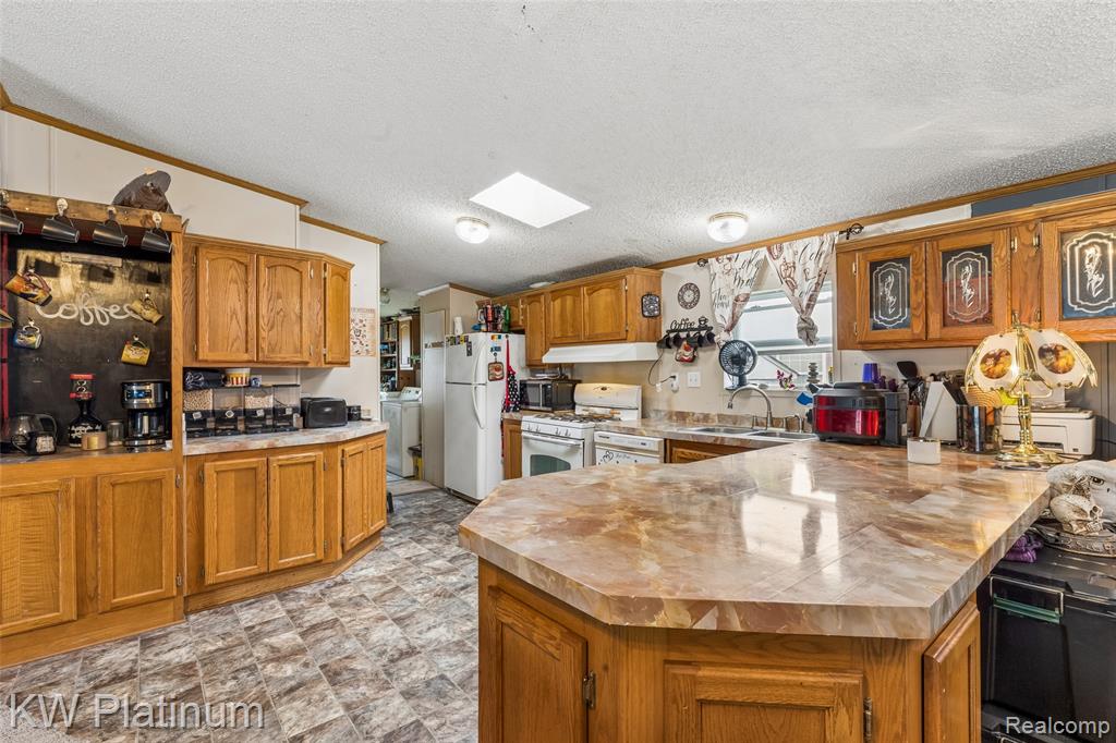 23207 Fountain Property Photo 4