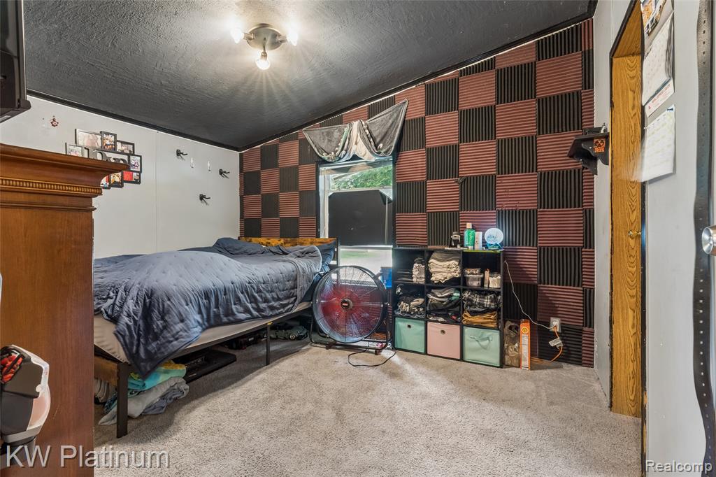 23207 Fountain Property Photo 8