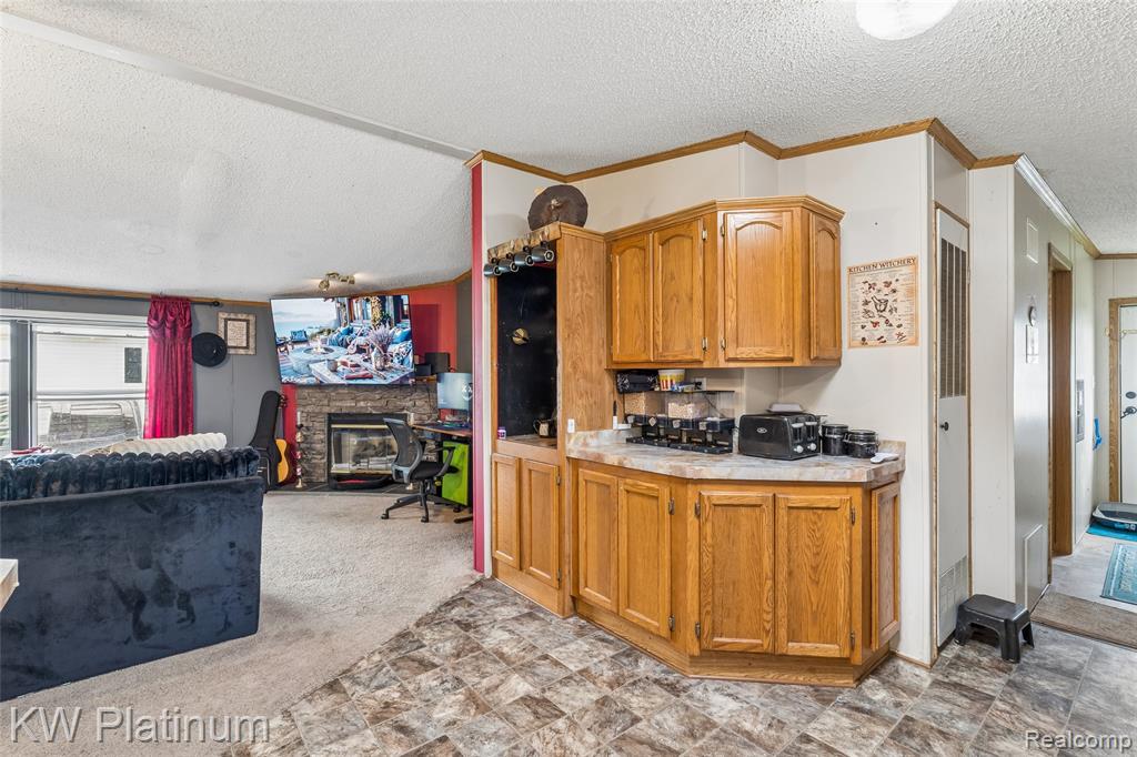 23207 Fountain Property Photo 9