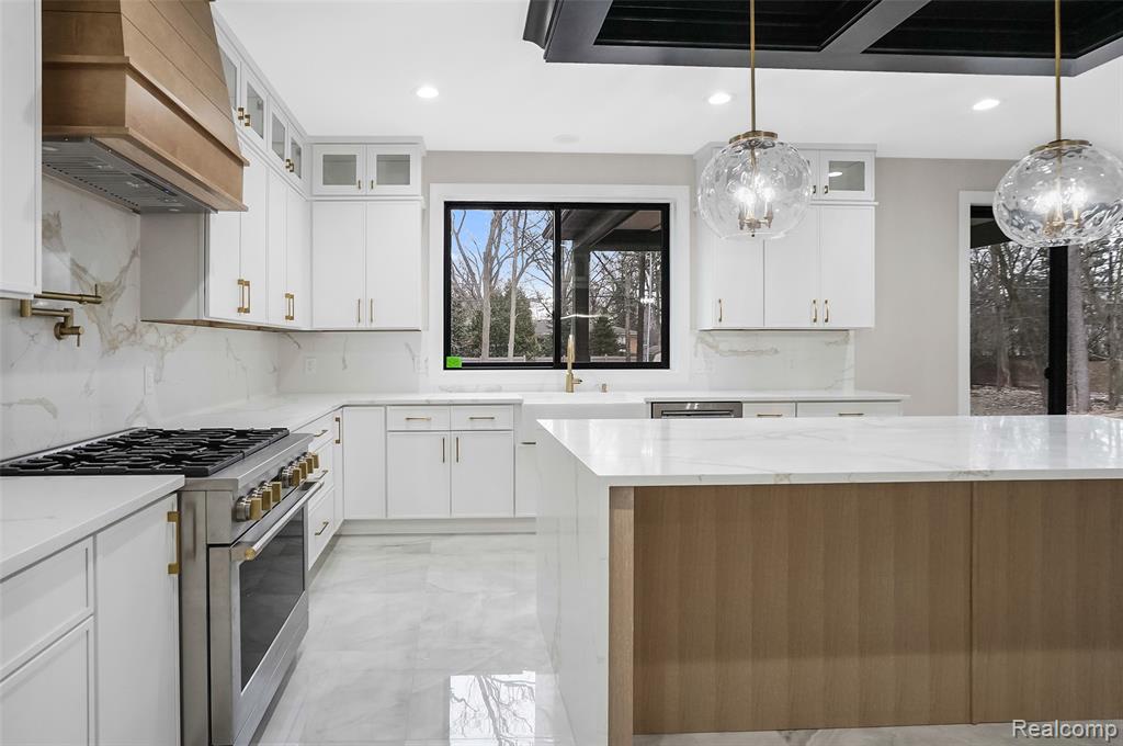 31130 Lahser Property Photo 6