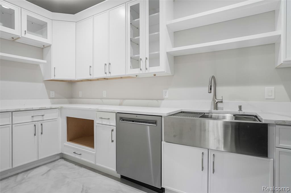 31130 Lahser Property Photo 10