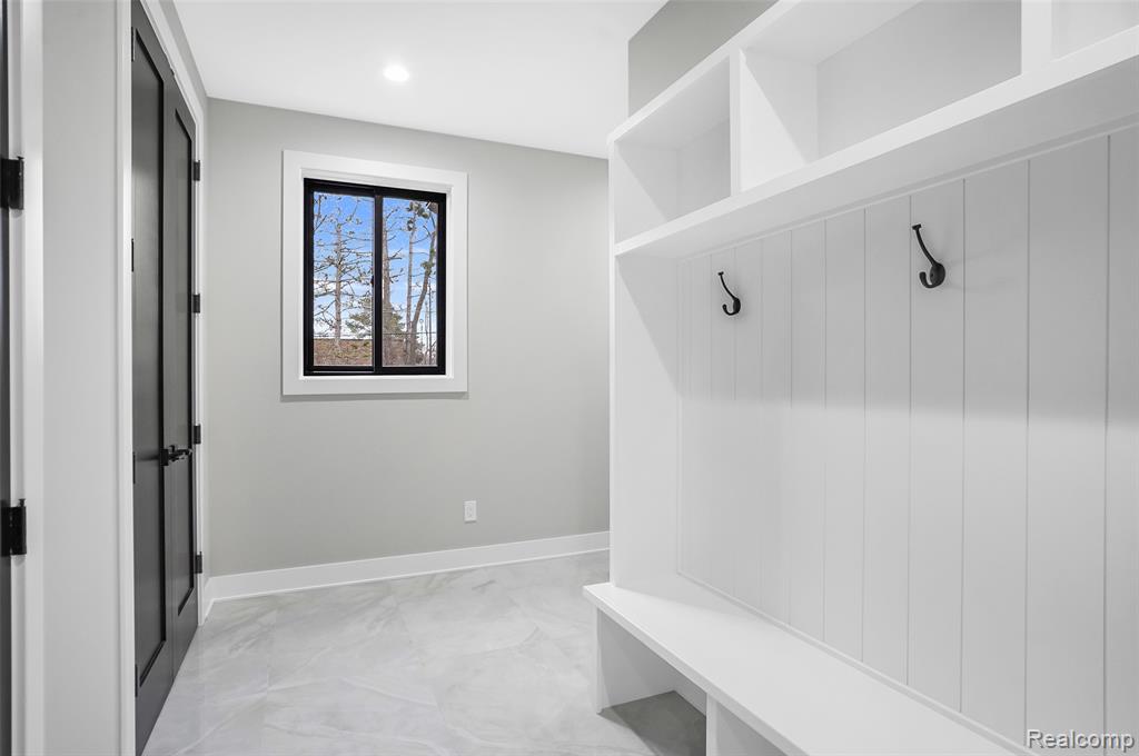 31130 Lahser Property Photo 18
