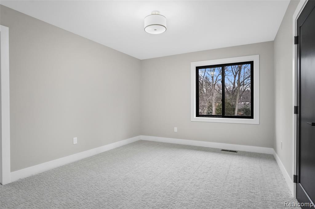 31130 Lahser Property Photo 30