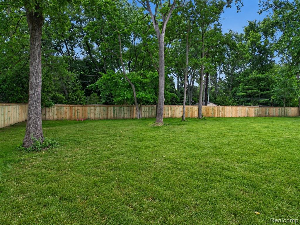 31130 Lahser Property Photo 47