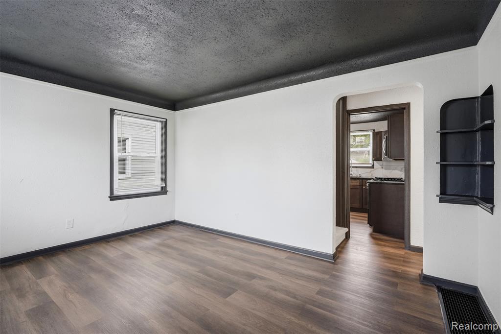 4127 17th Street Property Photo 4