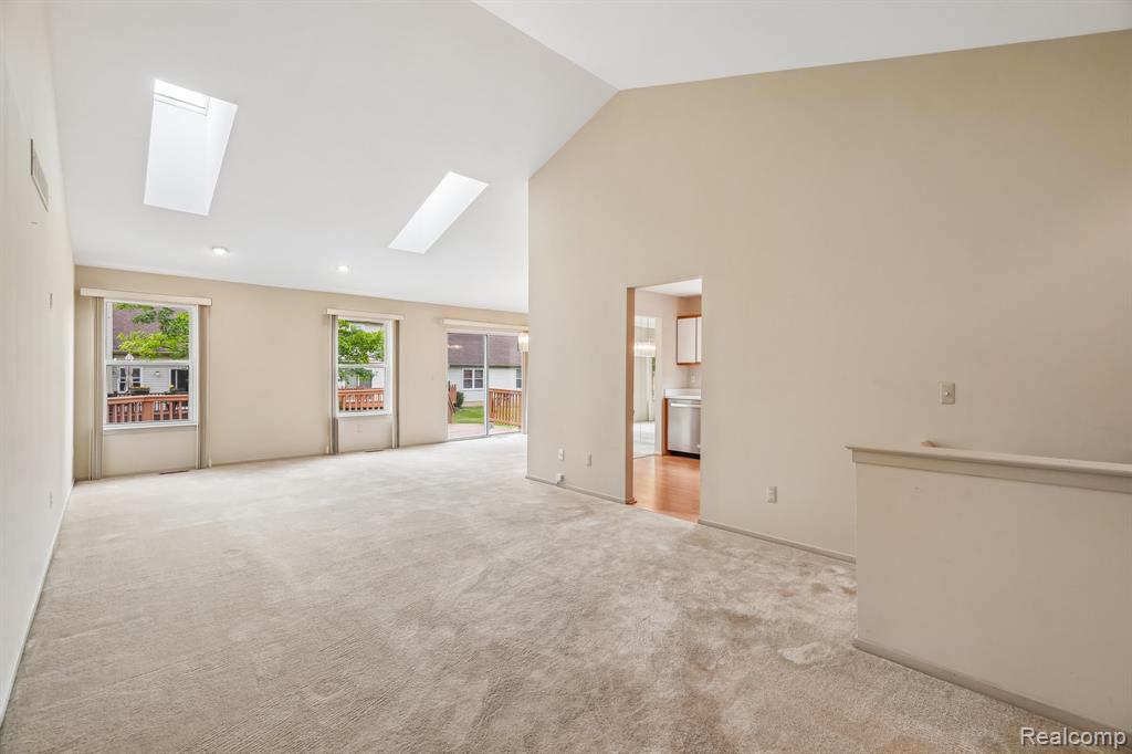 2053 Maplehurst Drive Property Photo 4