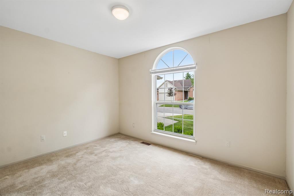 2053 Maplehurst Drive Property Photo 12