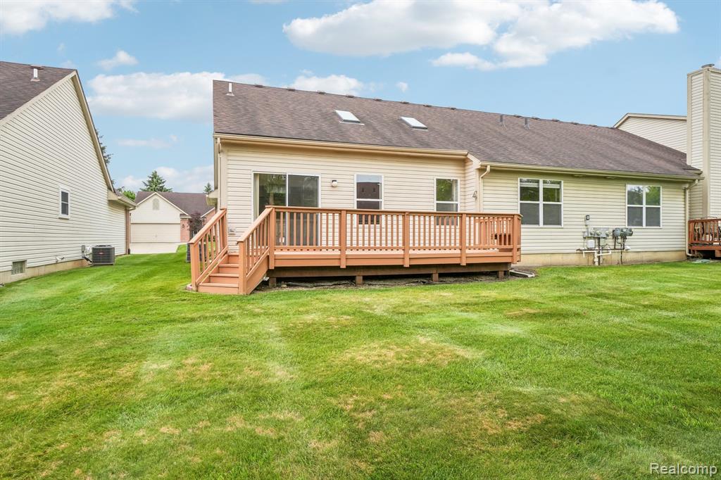 2053 Maplehurst Drive Property Photo 26