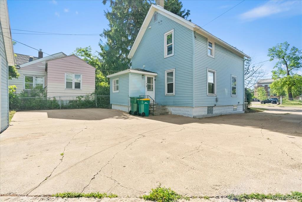 726 W Willow Street Property Photo 32