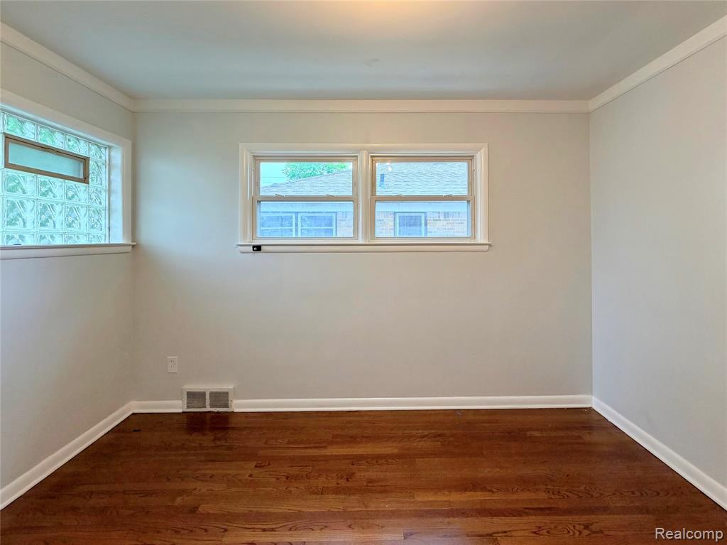 19189 Berden Street Property Photo 12