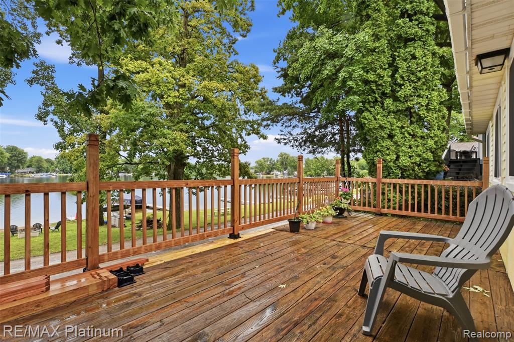 5504 Wildwood Drive Property Photo 3