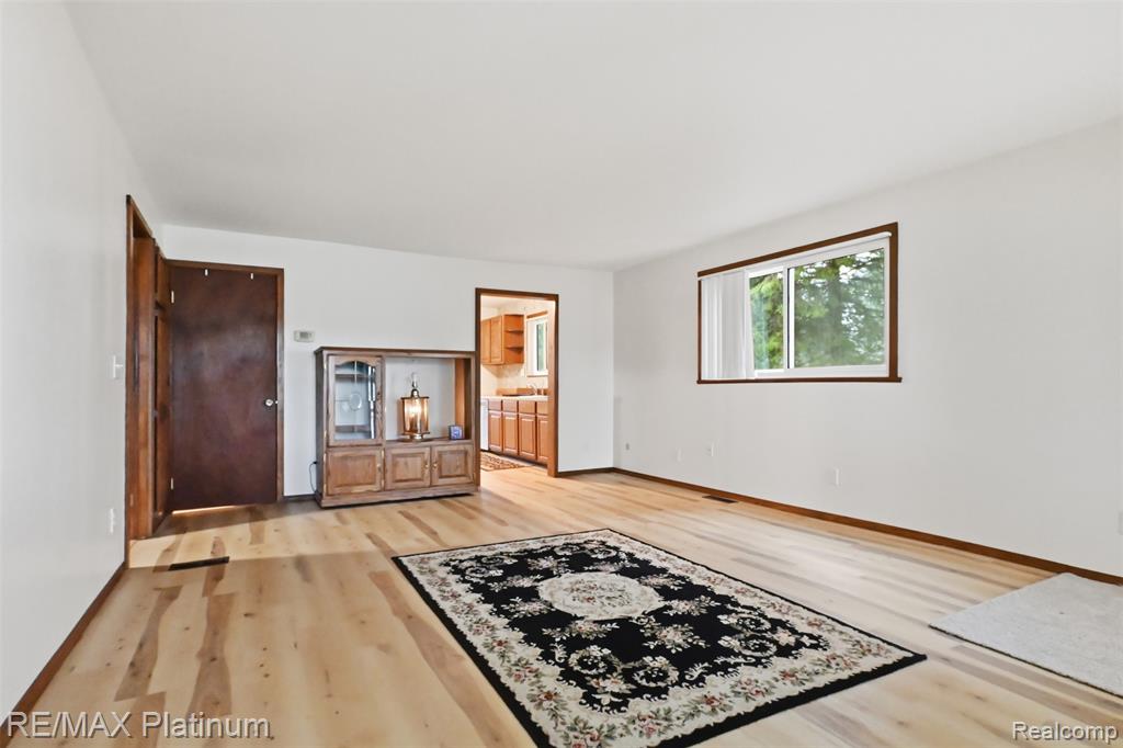 5504 Wildwood Drive Property Photo 6