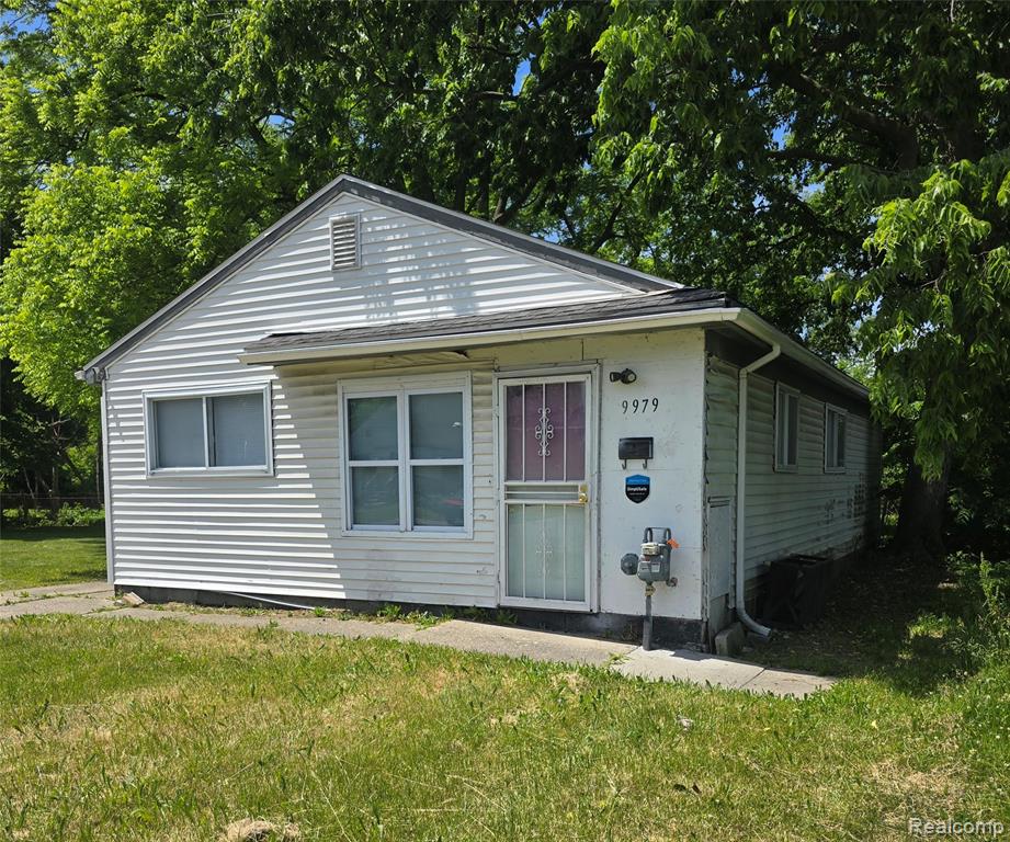 9979 Montrose Street Property Photo 3
