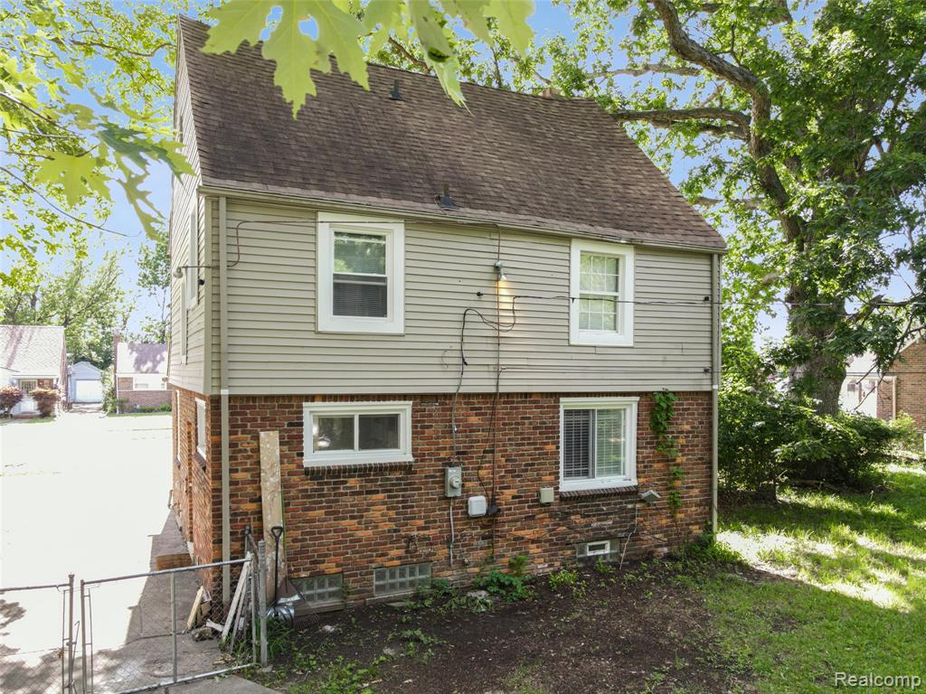 18746 Glenhurst Street Property Photo 3