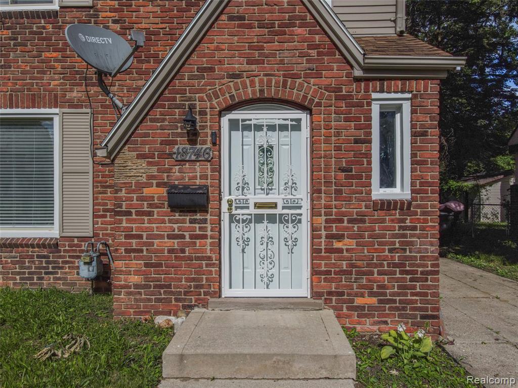 18746 Glenhurst Street Property Photo 5